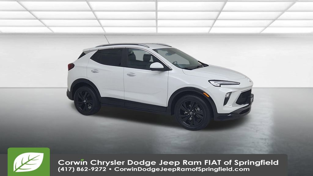 Used 2024 Buick Encore GX Sport Touring image 3