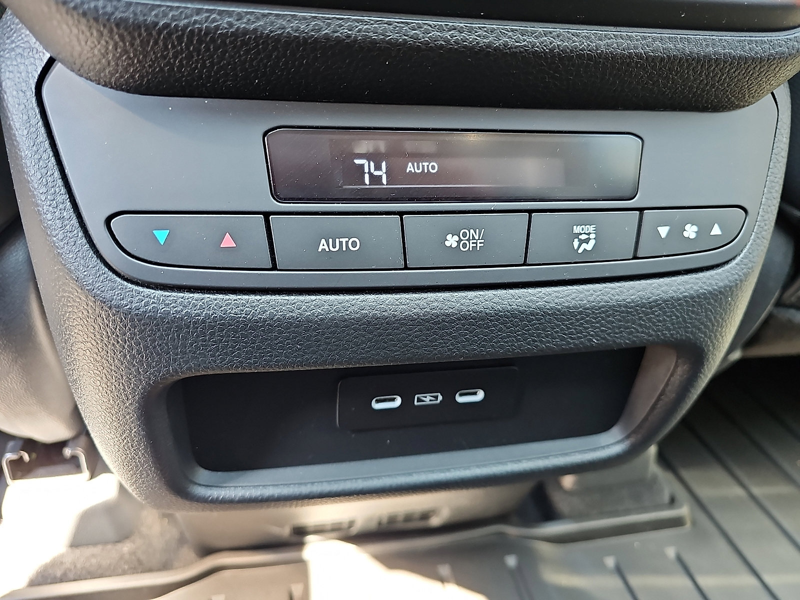 Used 2025 Honda Pilot Touring image 13