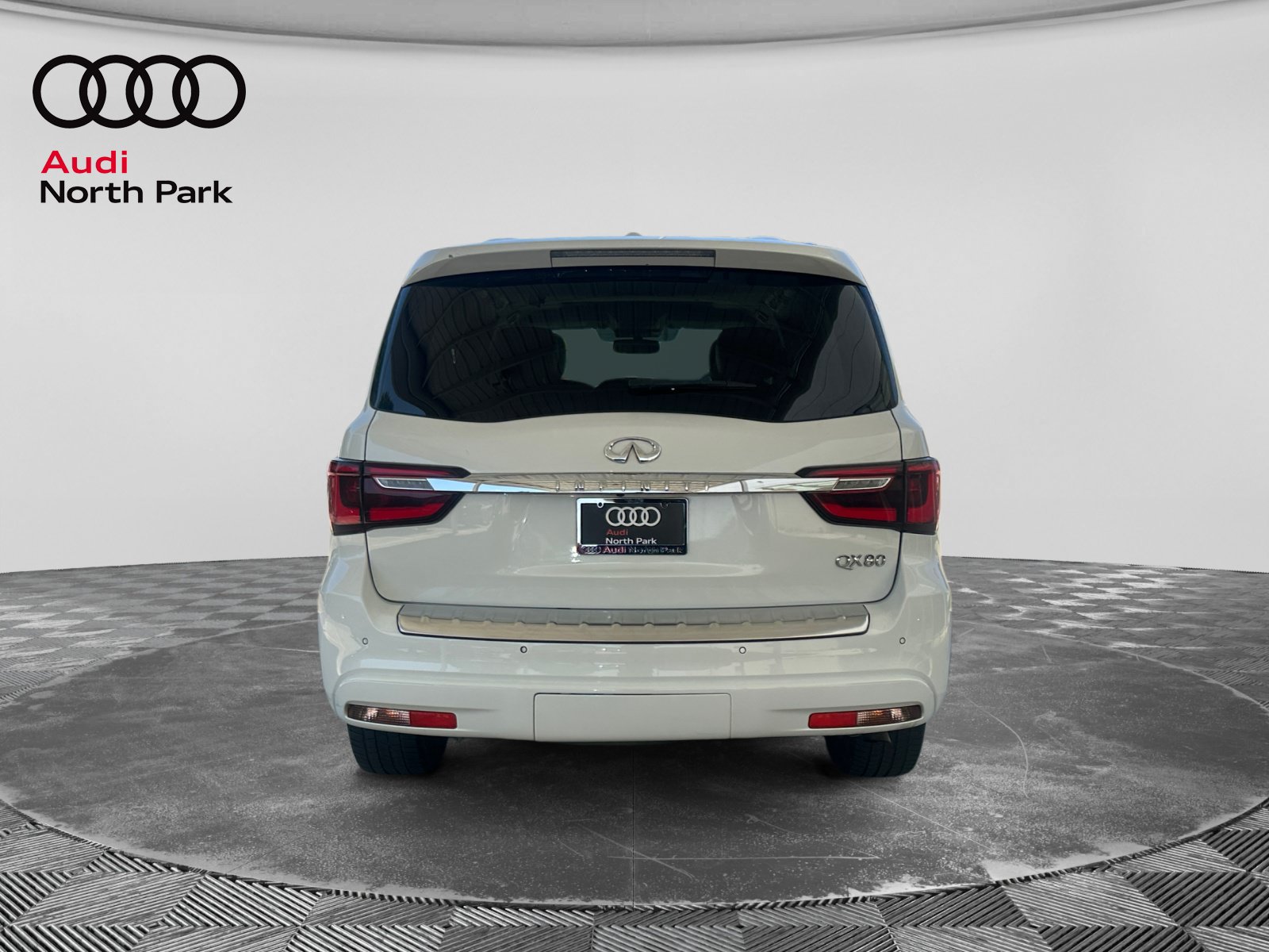 Used 2019 INFINITI QX80 Luxe w/ All-Season Package RWD image 4
