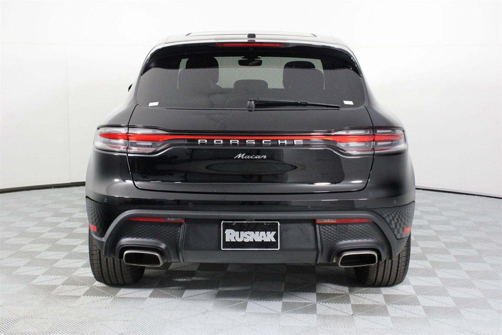 Used 2025 Porsche Macan image 6