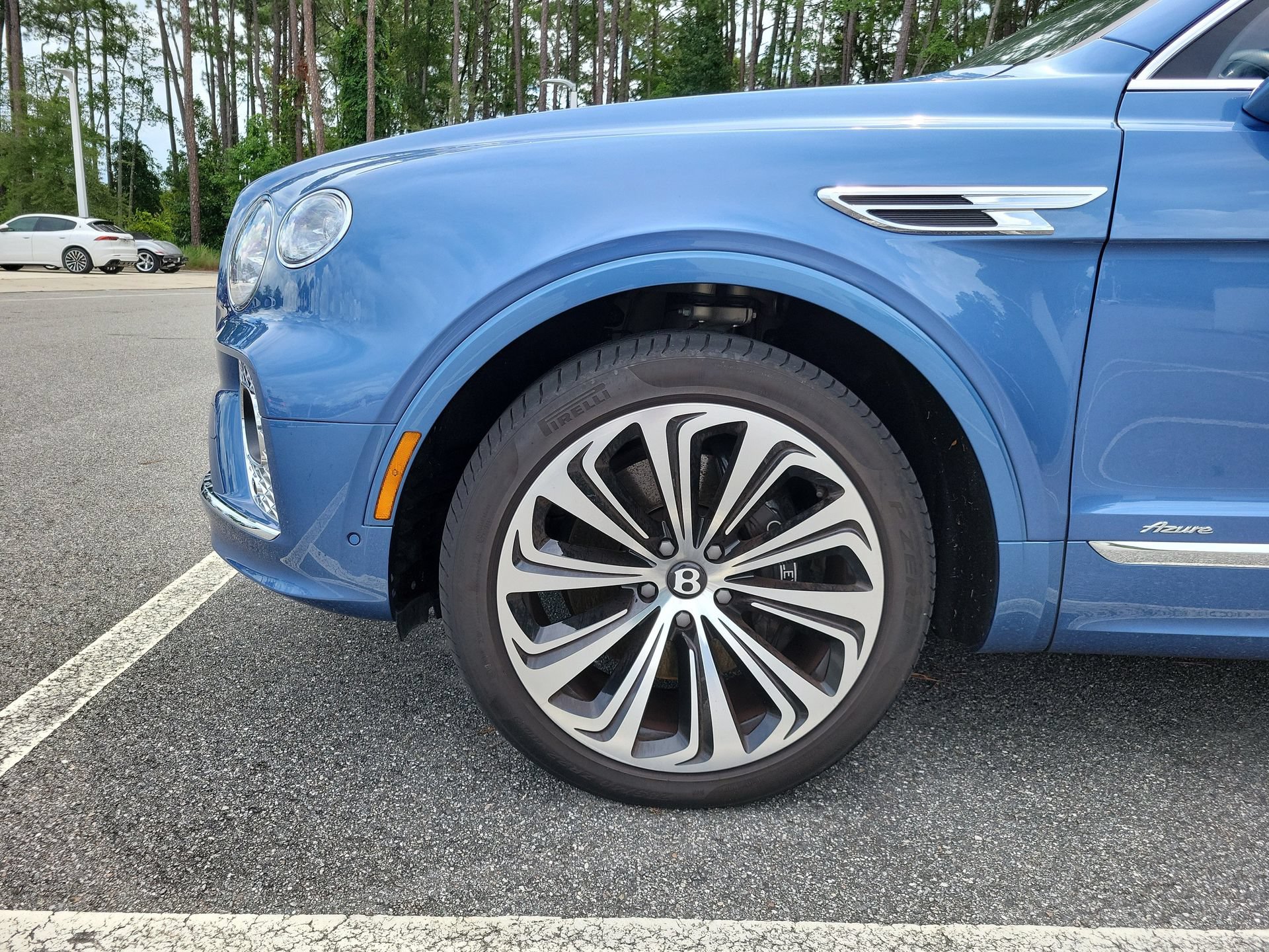 Used 2023 Bentley Bentayga Extended Wheelbase AWD/4WD image 4