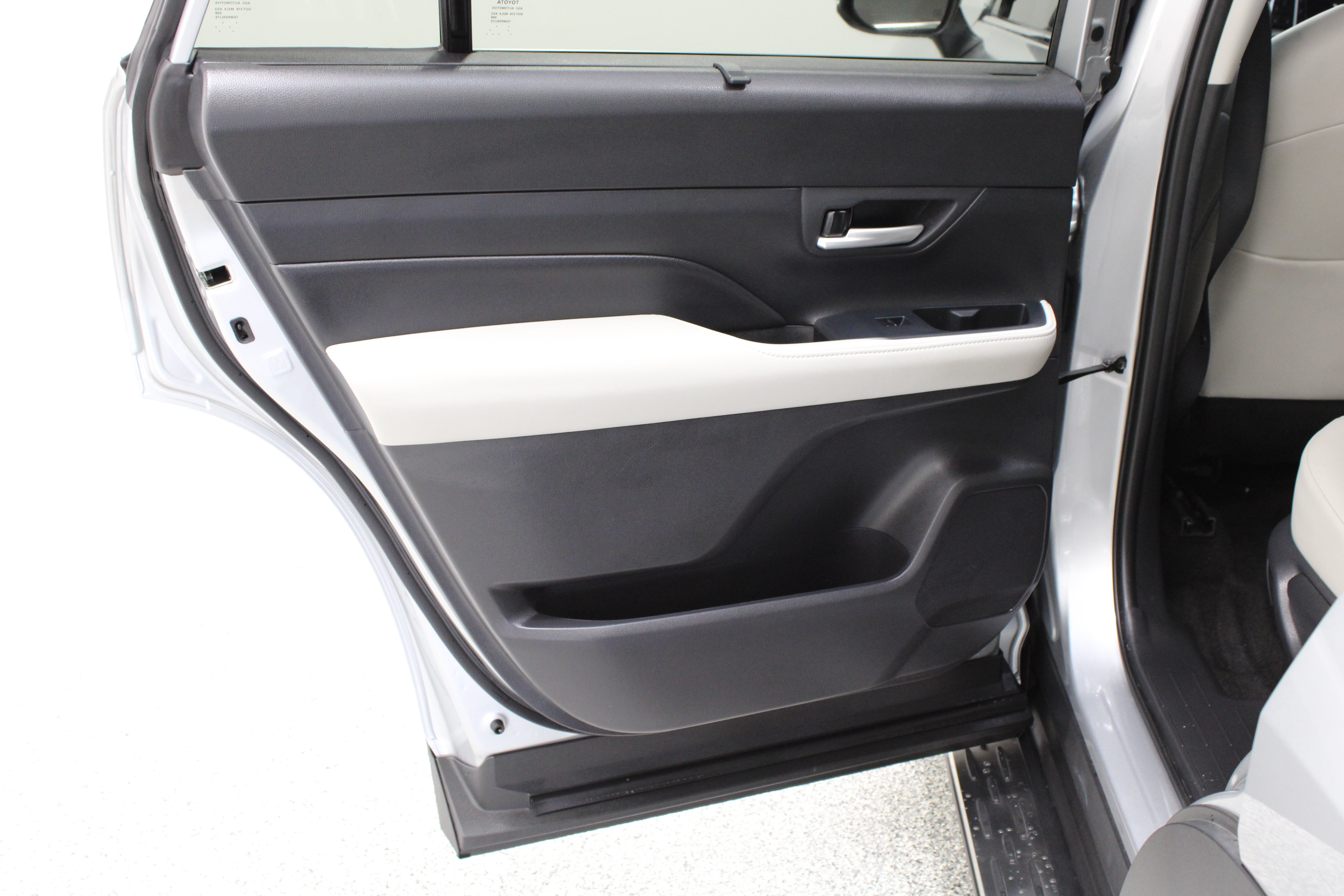 Used 2026 Toyota Grand Highlander AWD image 27