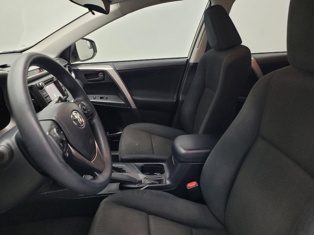 Used 2018 Toyota RAV4 LE FWD image 17