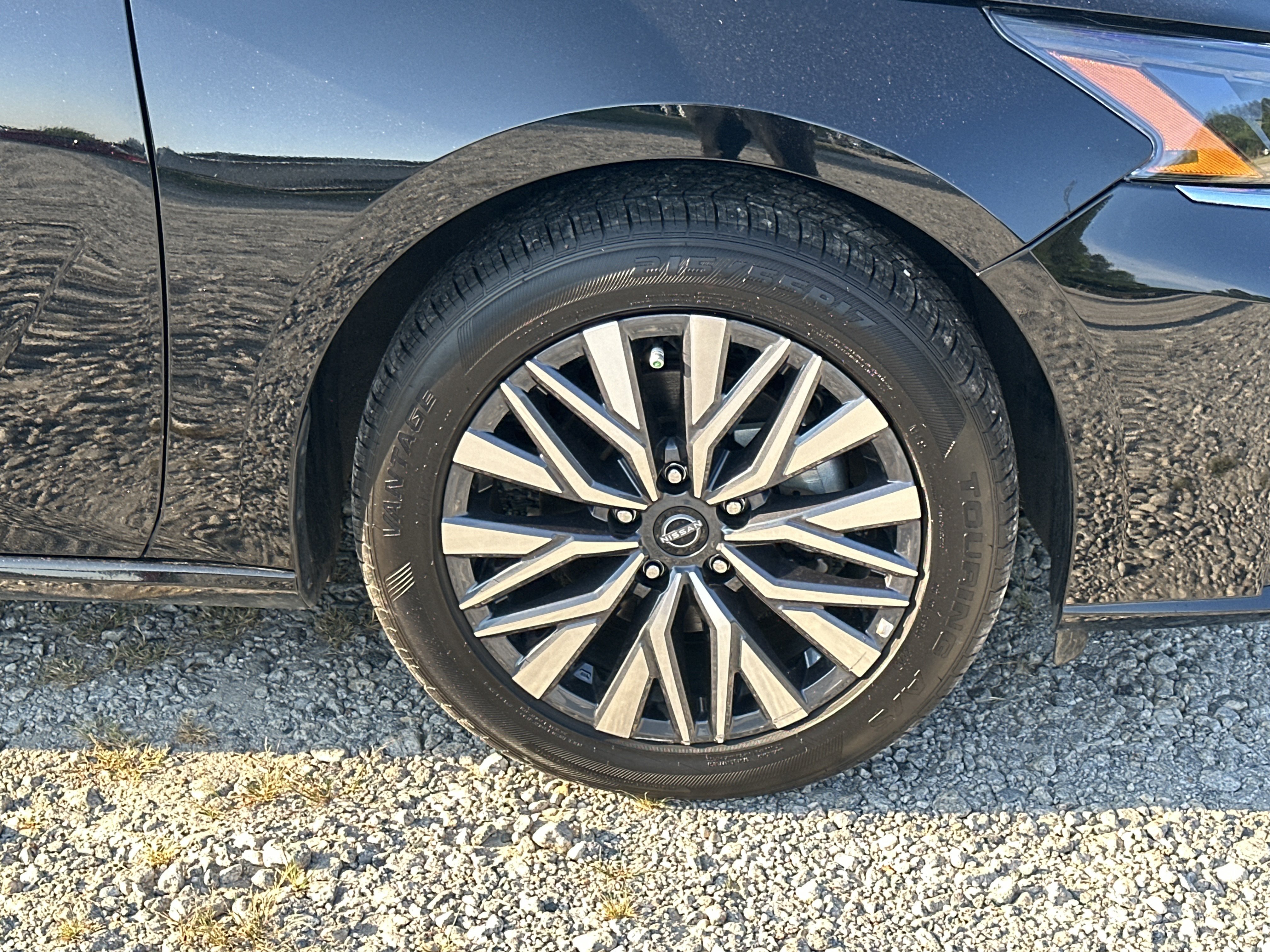 Used 2025 Nissan Altima 2.5 SV FWD image 12