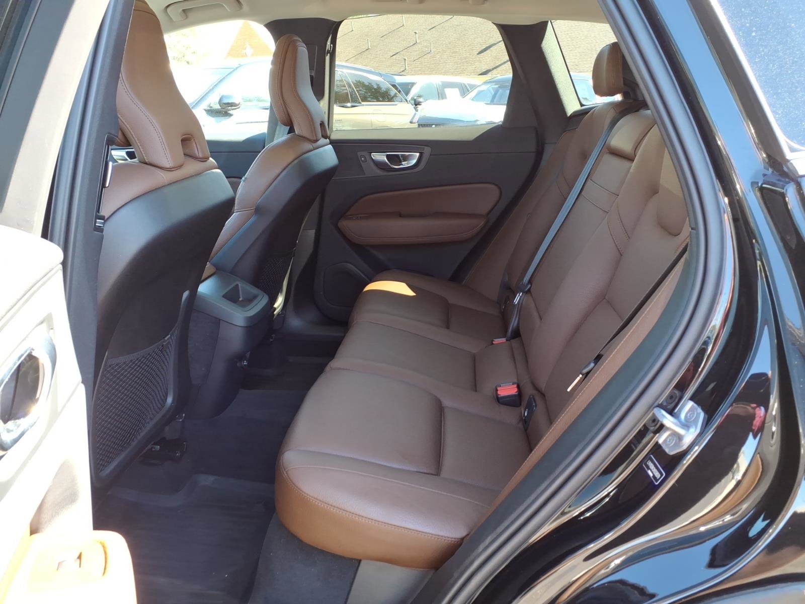 Used 2019 Volvo XC60 T5 Momentum w/ Protection Package Premier image 25