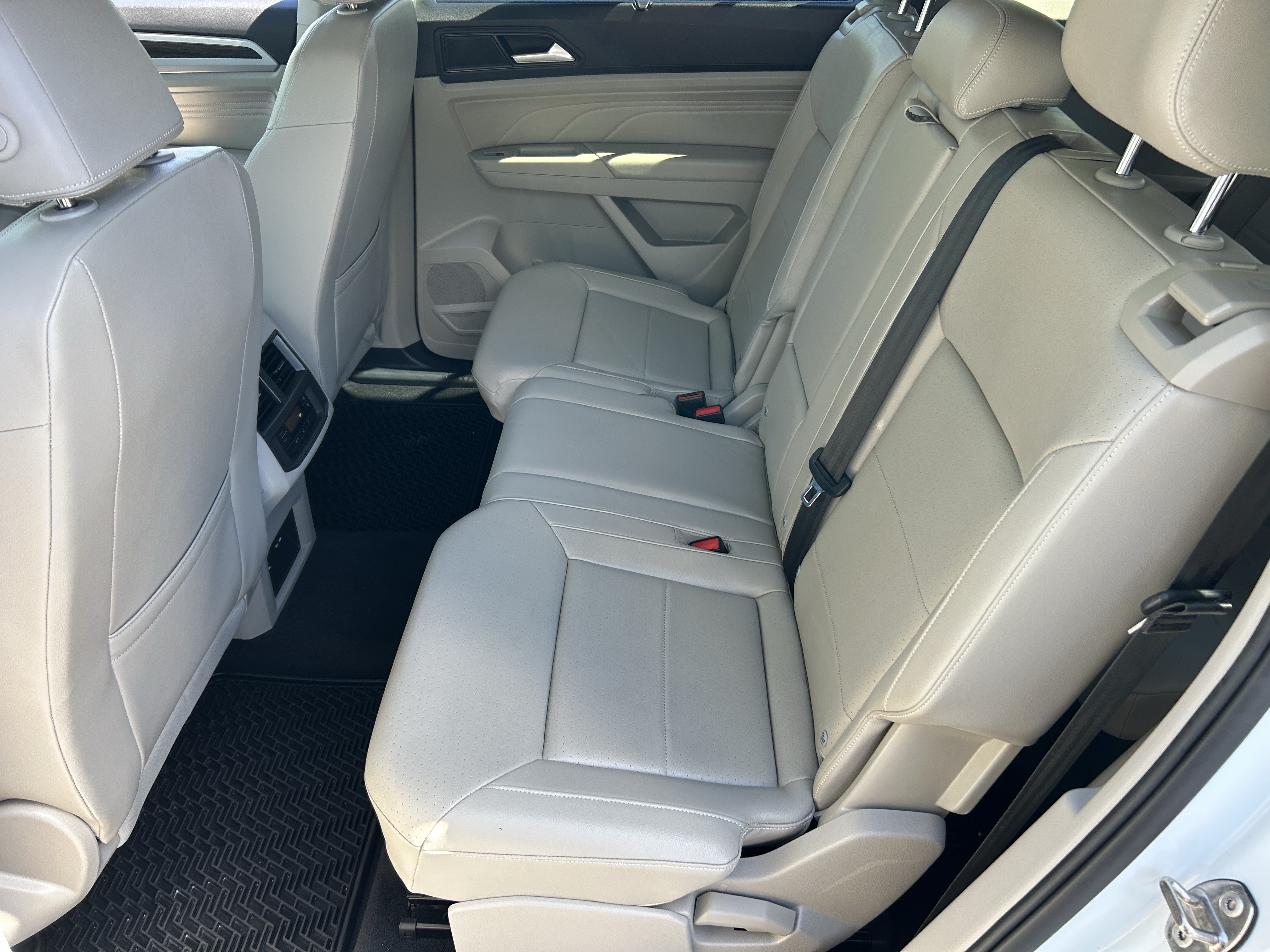 Used 2023 Volkswagen Atlas SE FWD image 16
