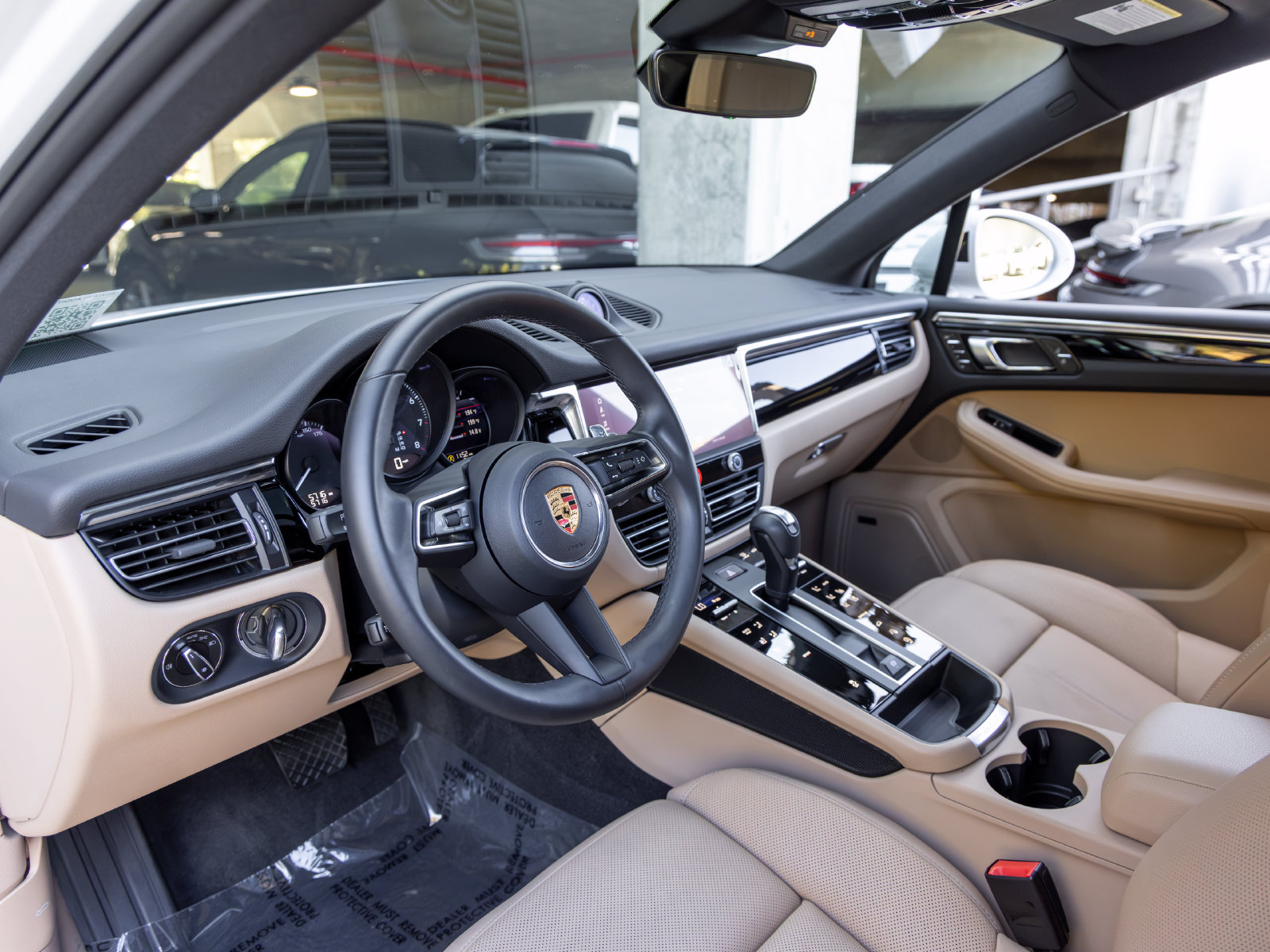 Certified 2026 Porsche Macan AWD/4WD image 4