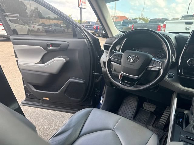 Used 2020 Toyota Highlander XLE w/ Protection Package #3 AWD/4WD image 21