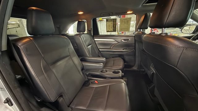 Used 2019 Toyota Highlander XLE FWD image 31