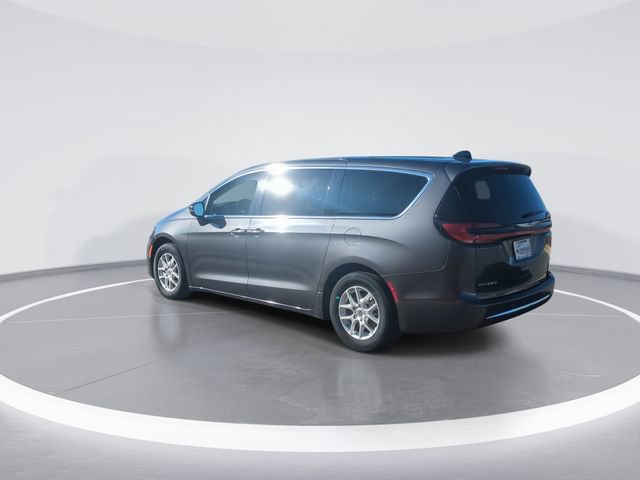Used 2023 Chrysler Pacifica Touring-L image 9
