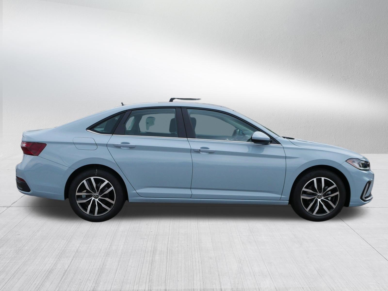 New 2027 Volkswagen Jetta SE FWD image 2