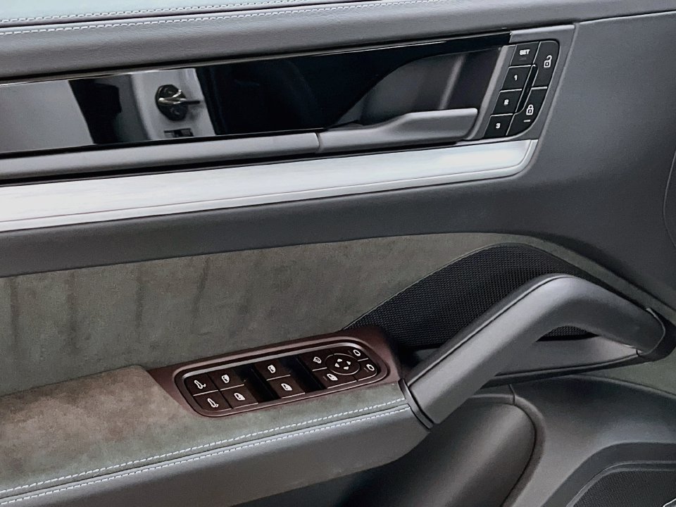 New 2026 Porsche Cayenne GTS AWD/4WD image 20