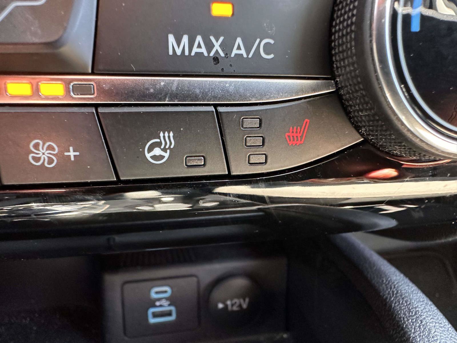 Used 2022 Ford Escape SE w/ SE Sport Appearance Package AWD/4WD image 24