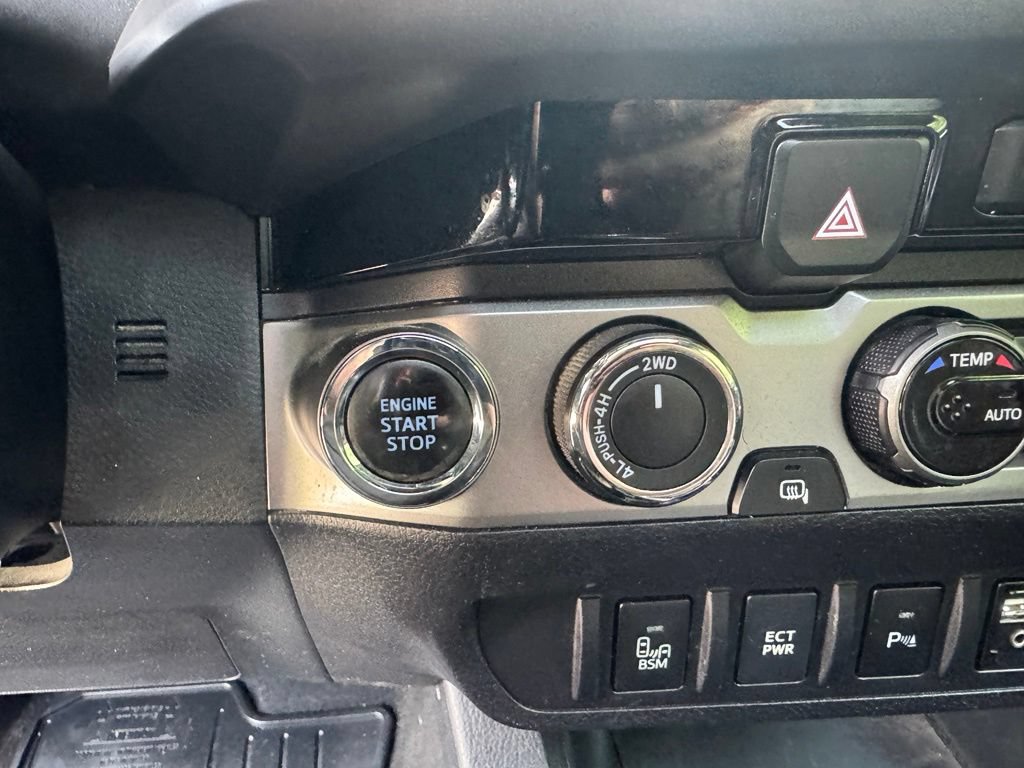 Used 2016 Toyota Tacoma Limited AWD/4WD image 15