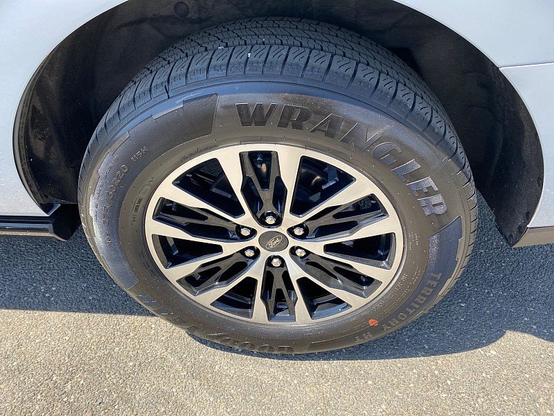 Certified 2025 Ford Expedition Platinum AWD/4WD image 13