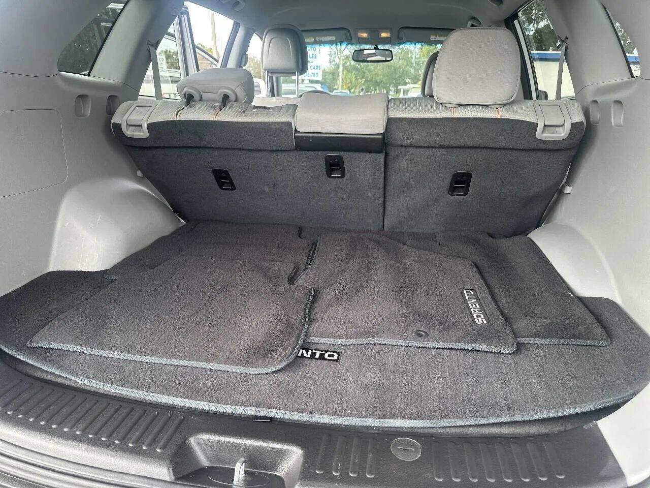 Used 2011 Kia Sorento LX 4dr SUV image 19