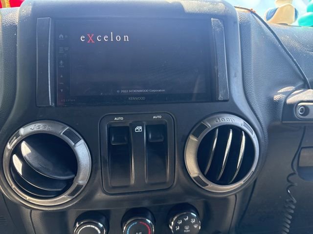 Used 2016 Jeep Wrangler Sport AWD/4WD image 13