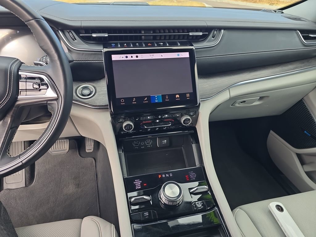 Used 2022 Jeep Grand Cherokee Overland w/ Advanced Protech Group III image 19