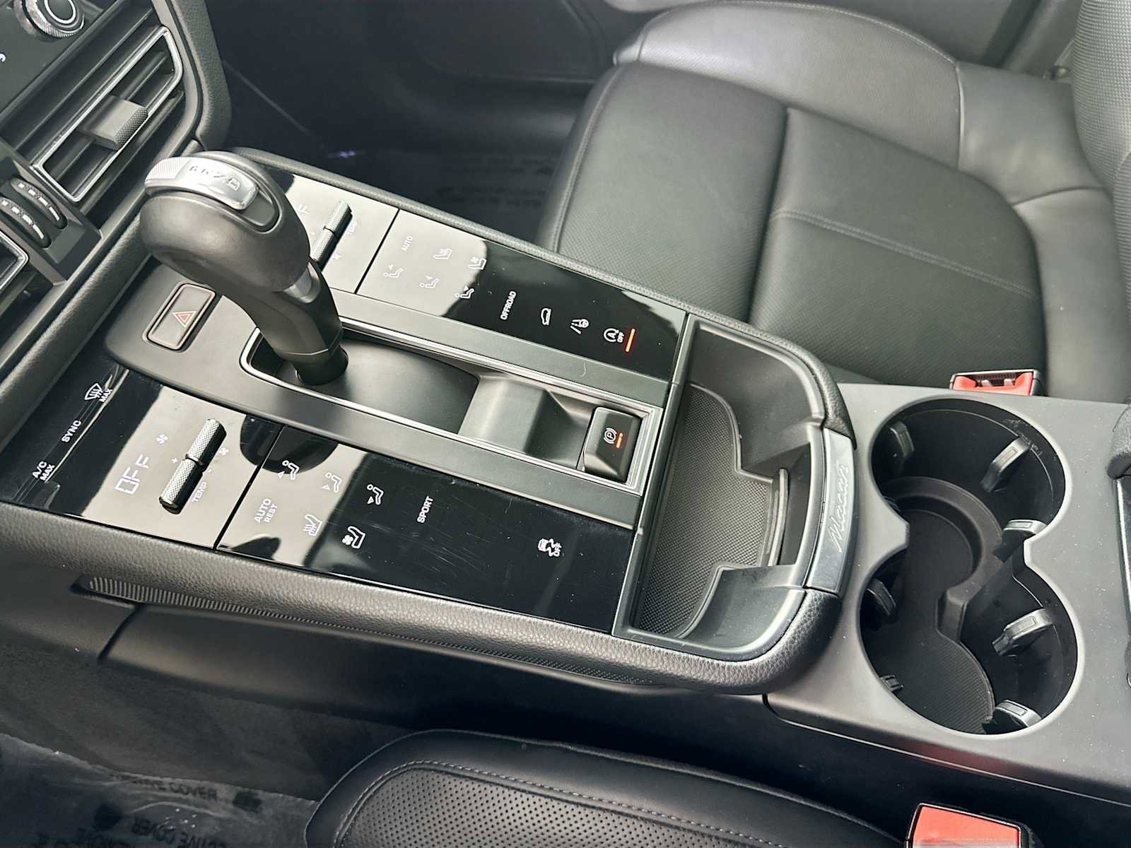 Used 2024 Porsche Macan image 18