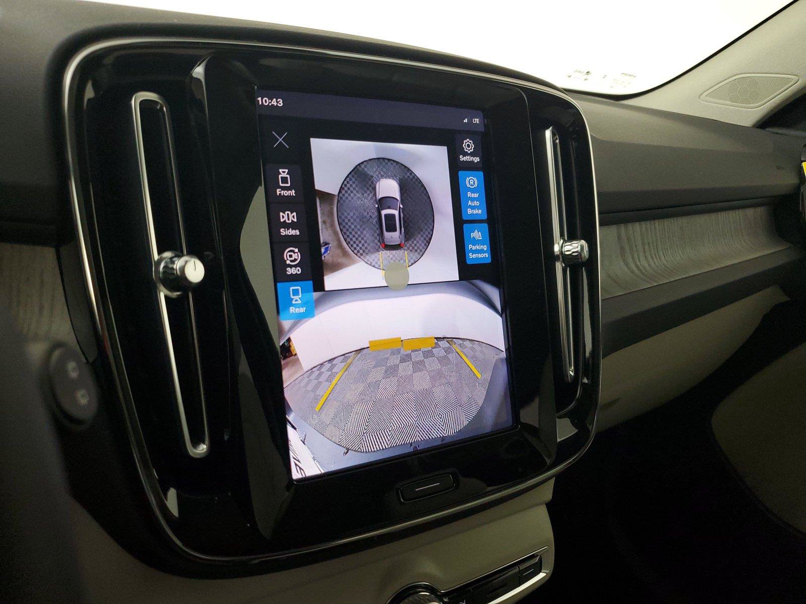 New 2026 Volvo XC40 B4 Plus w/ Protection Package Premier FWD image 29