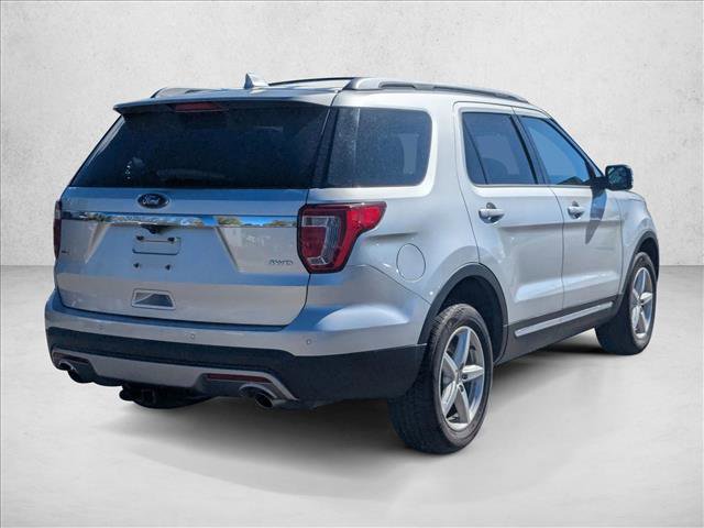 Used 2017 Ford Explorer XLT image 5