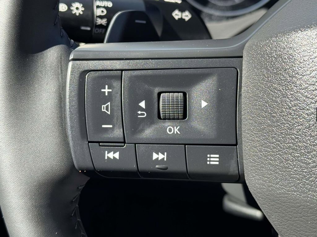 Used 2025 Nissan Rogue SV image 19