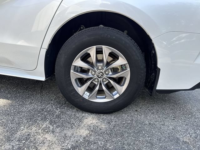 Used 2024 Toyota Sienna XLE FWD image 33
