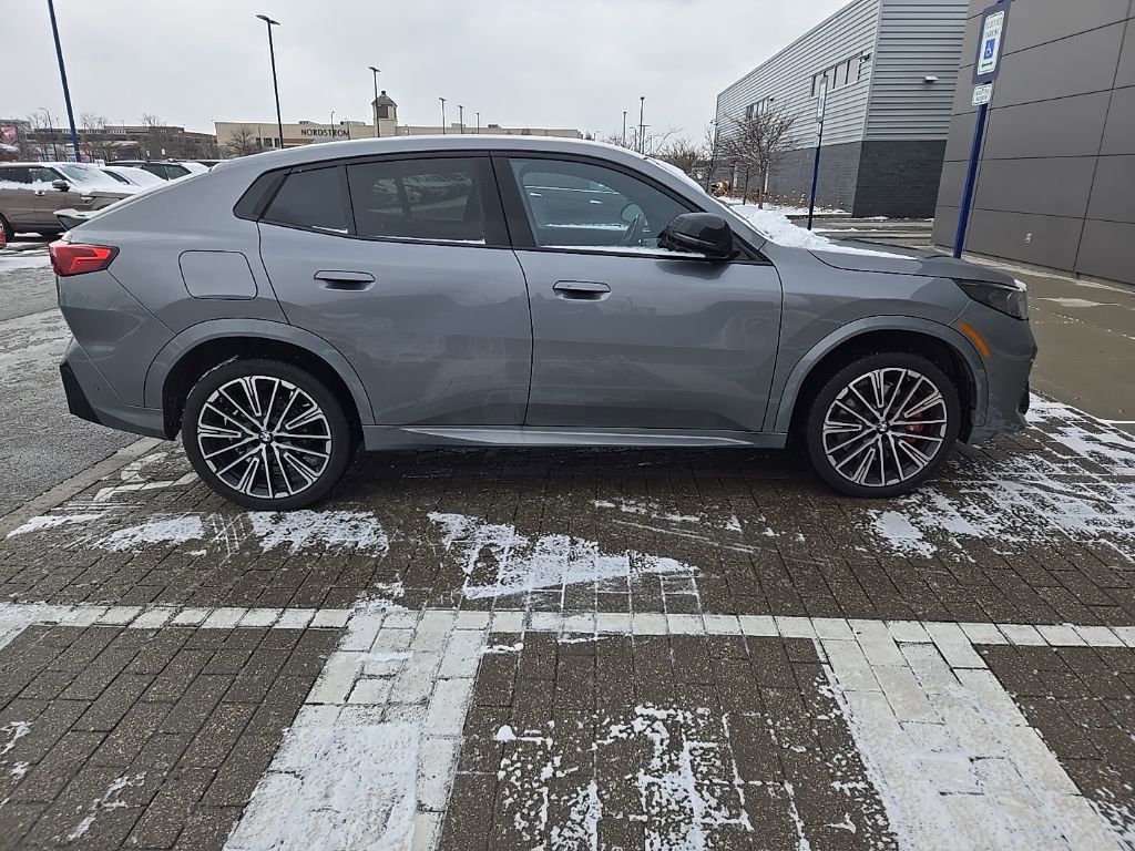 Used 2025 BMW X2 xDrive28i w/ Premium Package image 4
