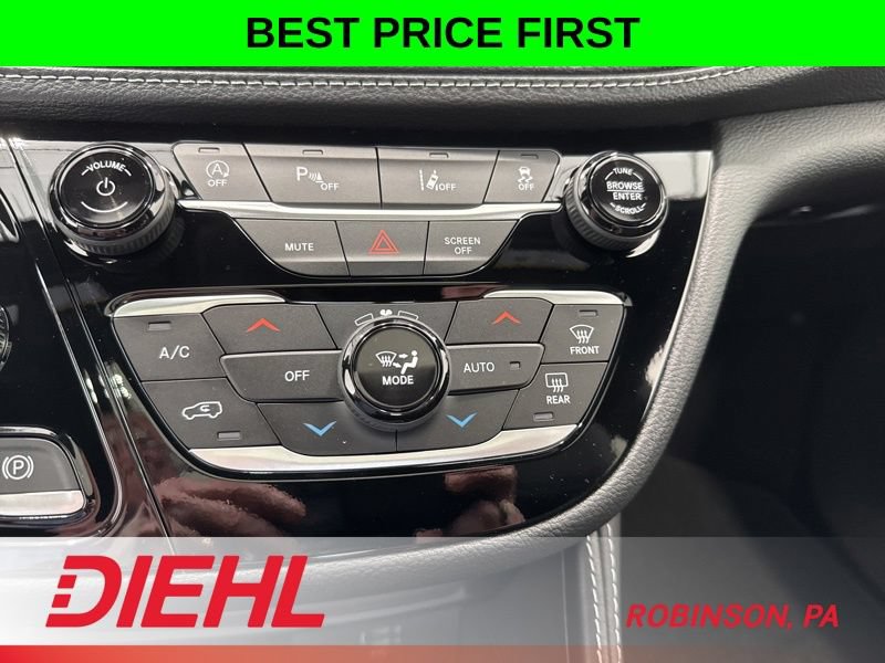 New 2027 Chrysler Pacifica Limited w/ Family Tech Group AWD/4WD image 32
