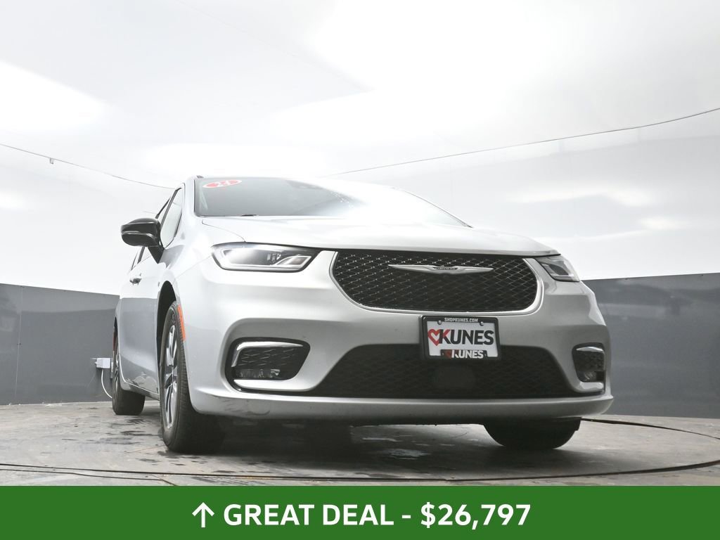 Used 2024 Chrysler Pacifica Select image 55