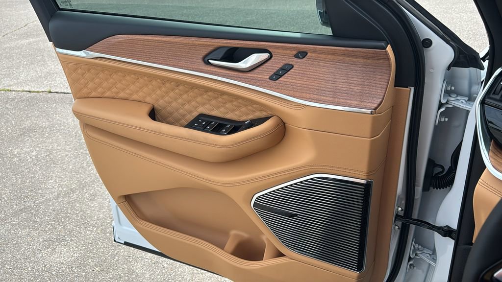 New 2026 Jeep Grand Cherokee Summit AWD/4WD image 11