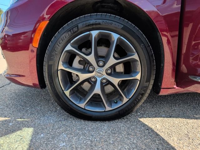 Used 2021 Chrysler Pacifica Limited w/ Premium & Safety Sphere Group image 34