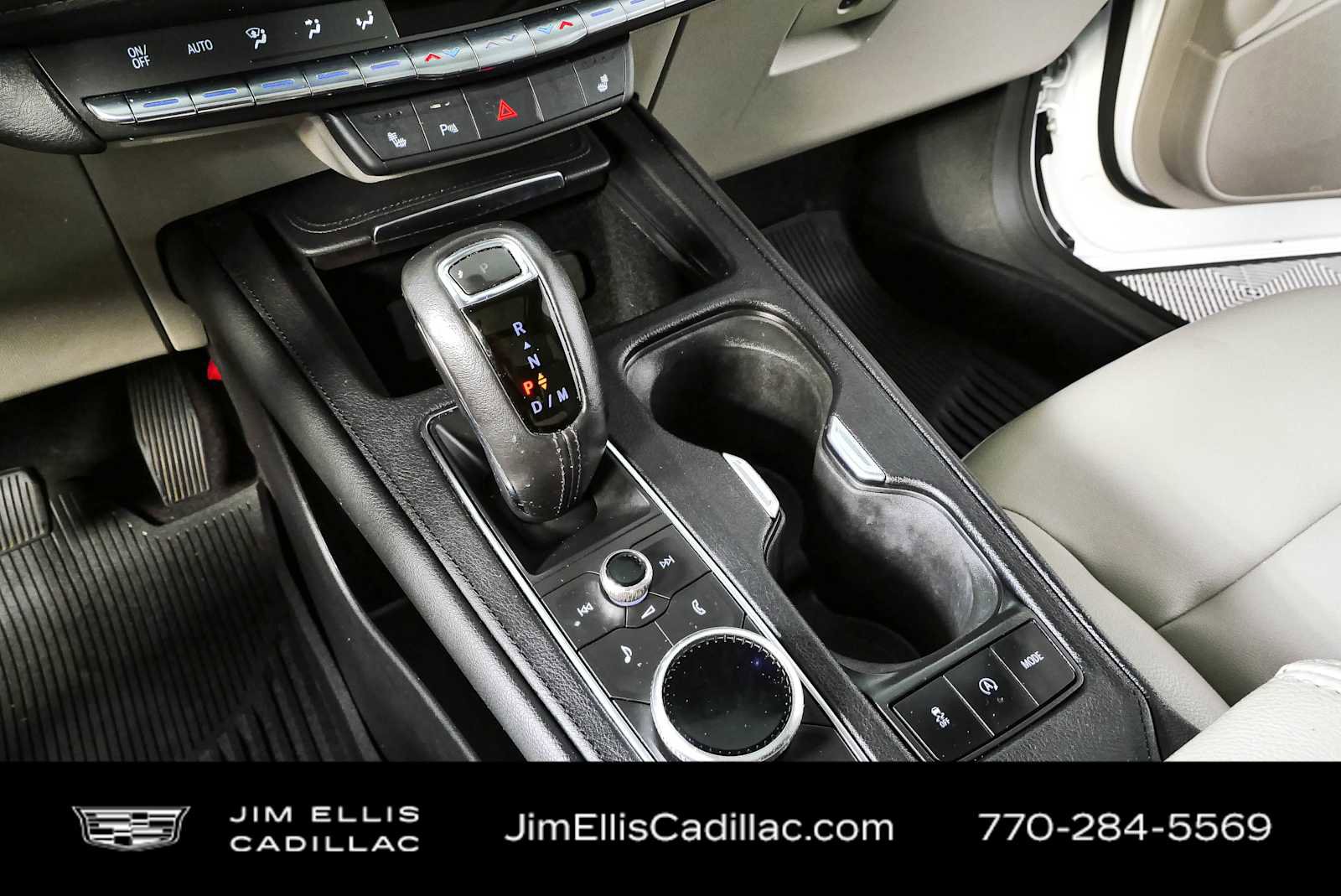 Used 2019 Cadillac XT4 Luxury w/ Cold Weather Package FWD image 16