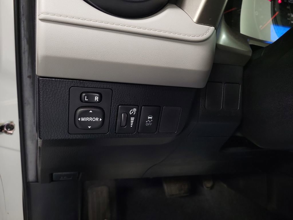 Used 2015 Toyota RAV4 LE image 20
