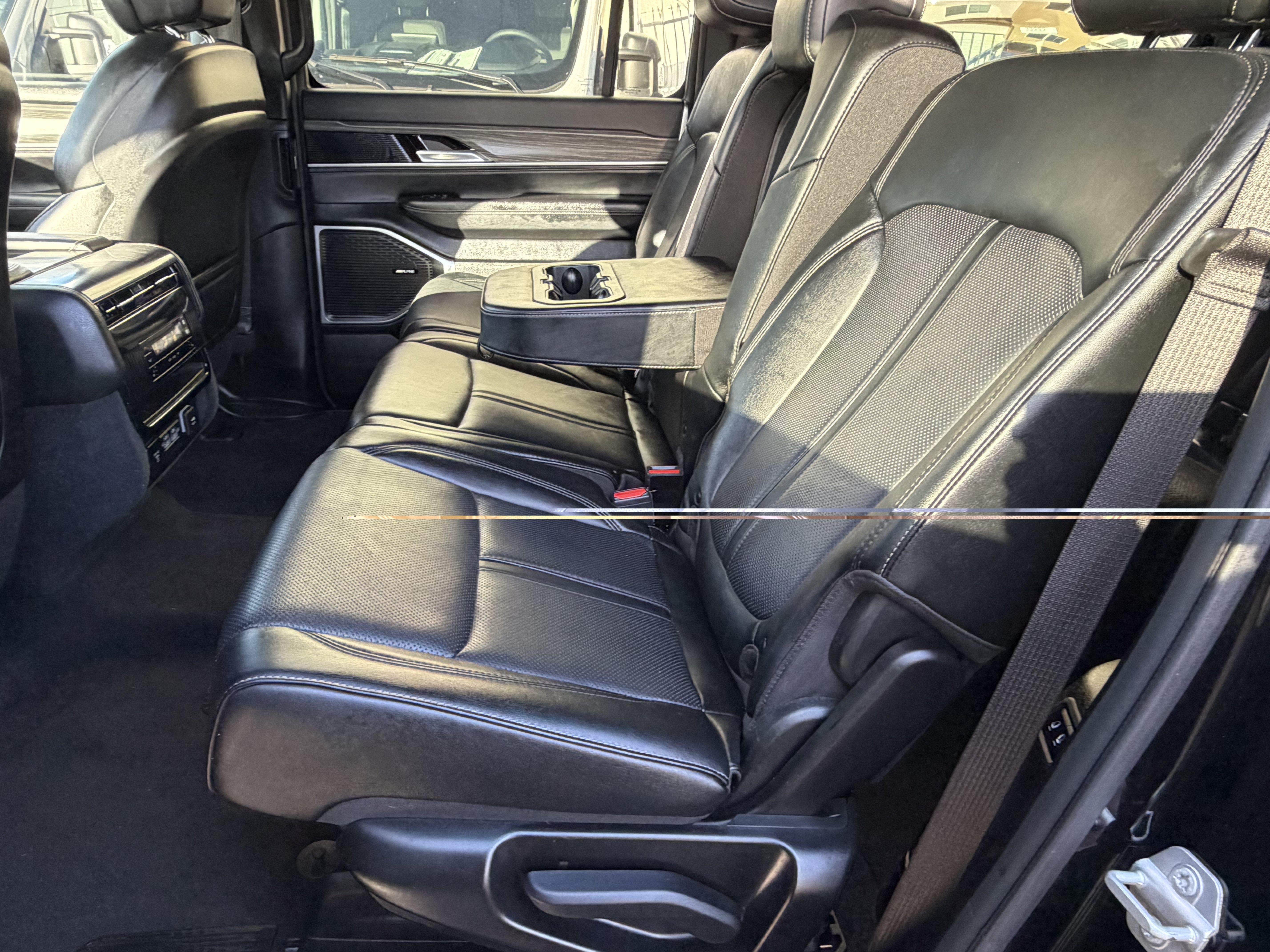 Certified 2024 Jeep Wagoneer Series II w/ Flexible Seating Group RWD image 33