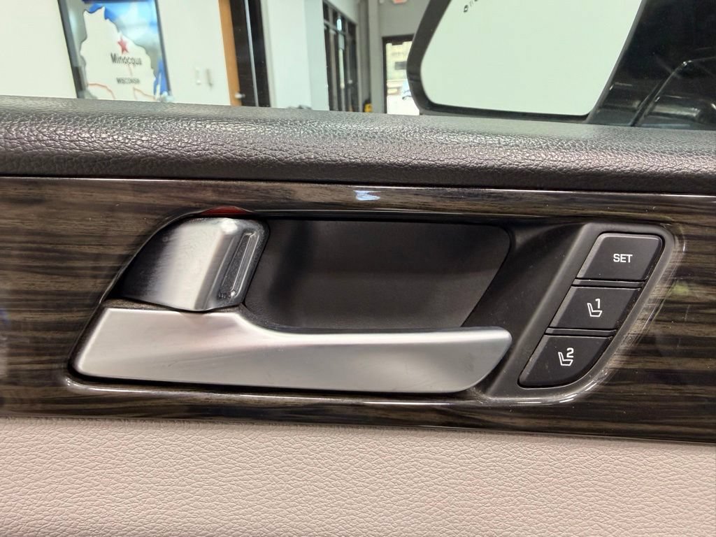 Used 2017 Hyundai Sonata Limited w/ Ultimate Package 02 FWD image 19