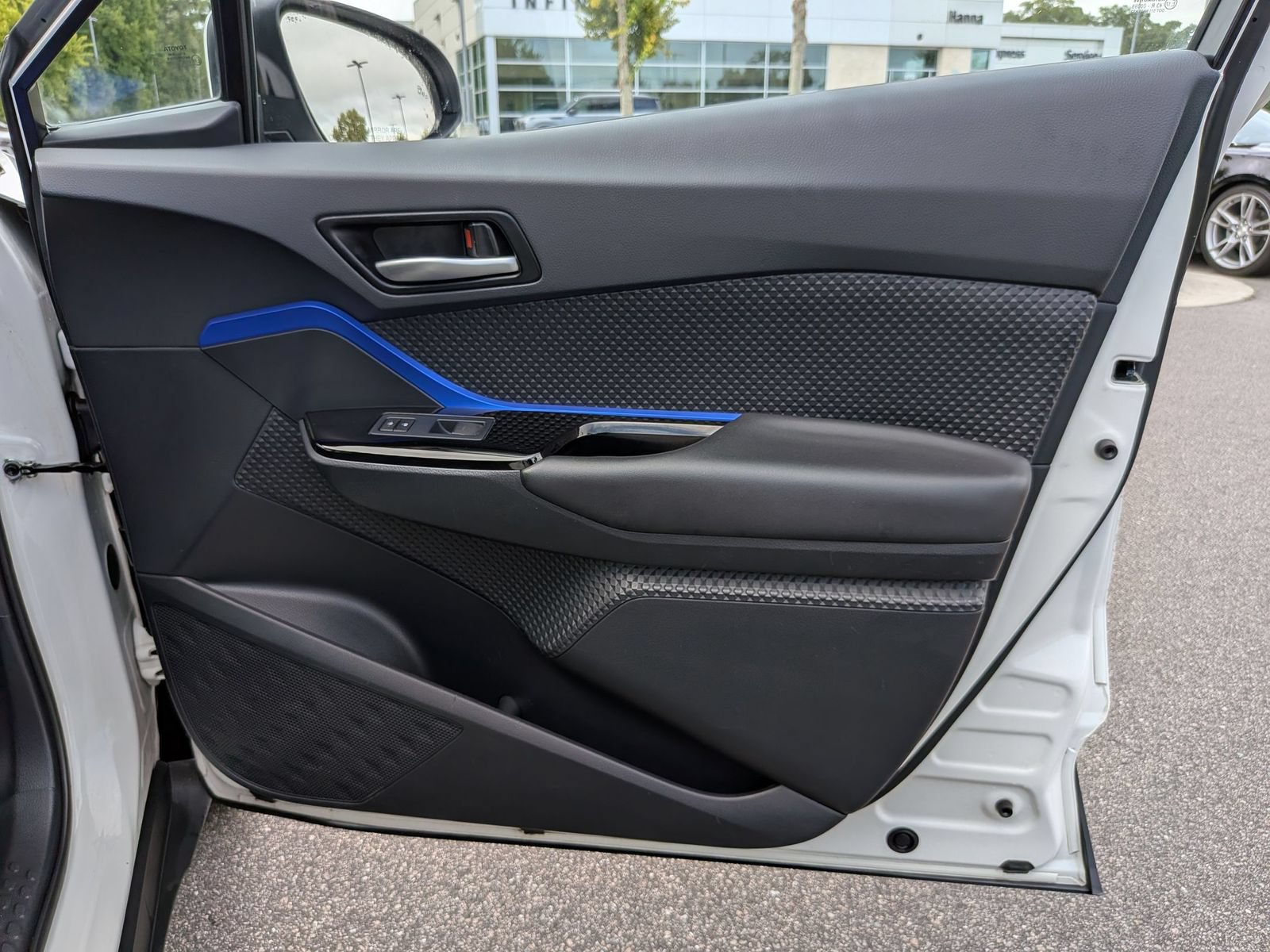 Used 2020 Toyota C-HR XLE FWD image 33