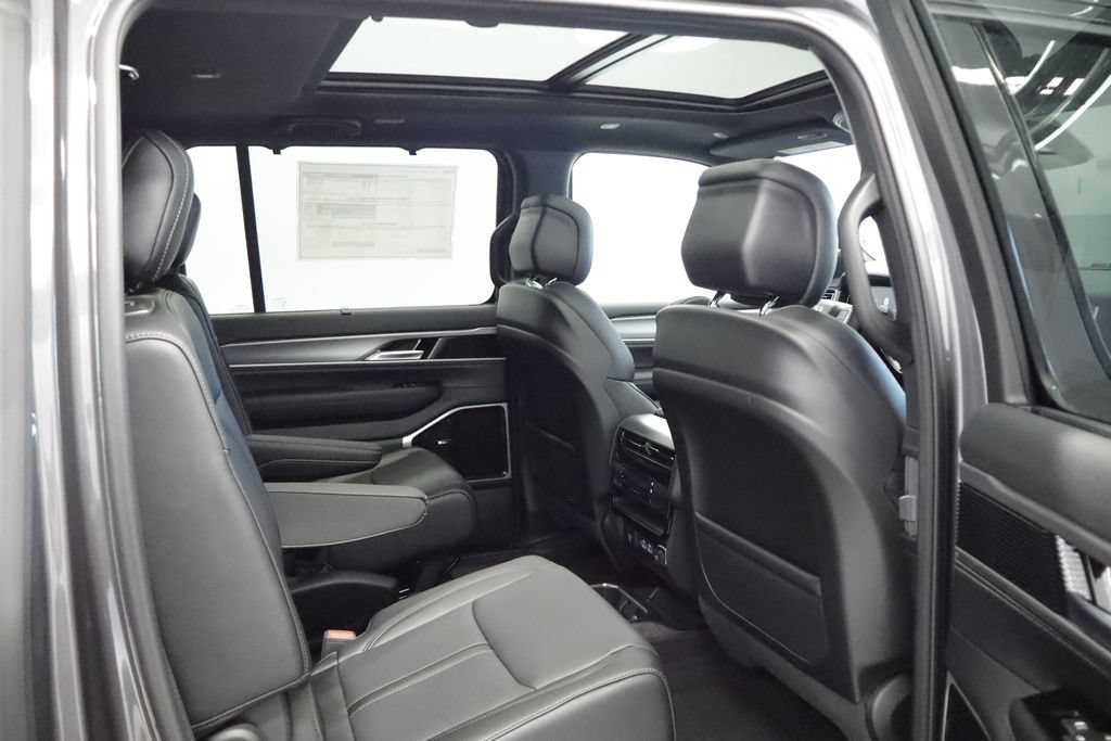 New 2026 Jeep Grand Wagoneer L Limited AWD/4WD image 32