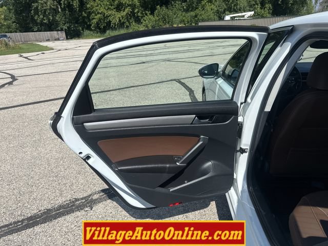 Used 2022 Volkswagen Passat 2.0T SE FWD image 30