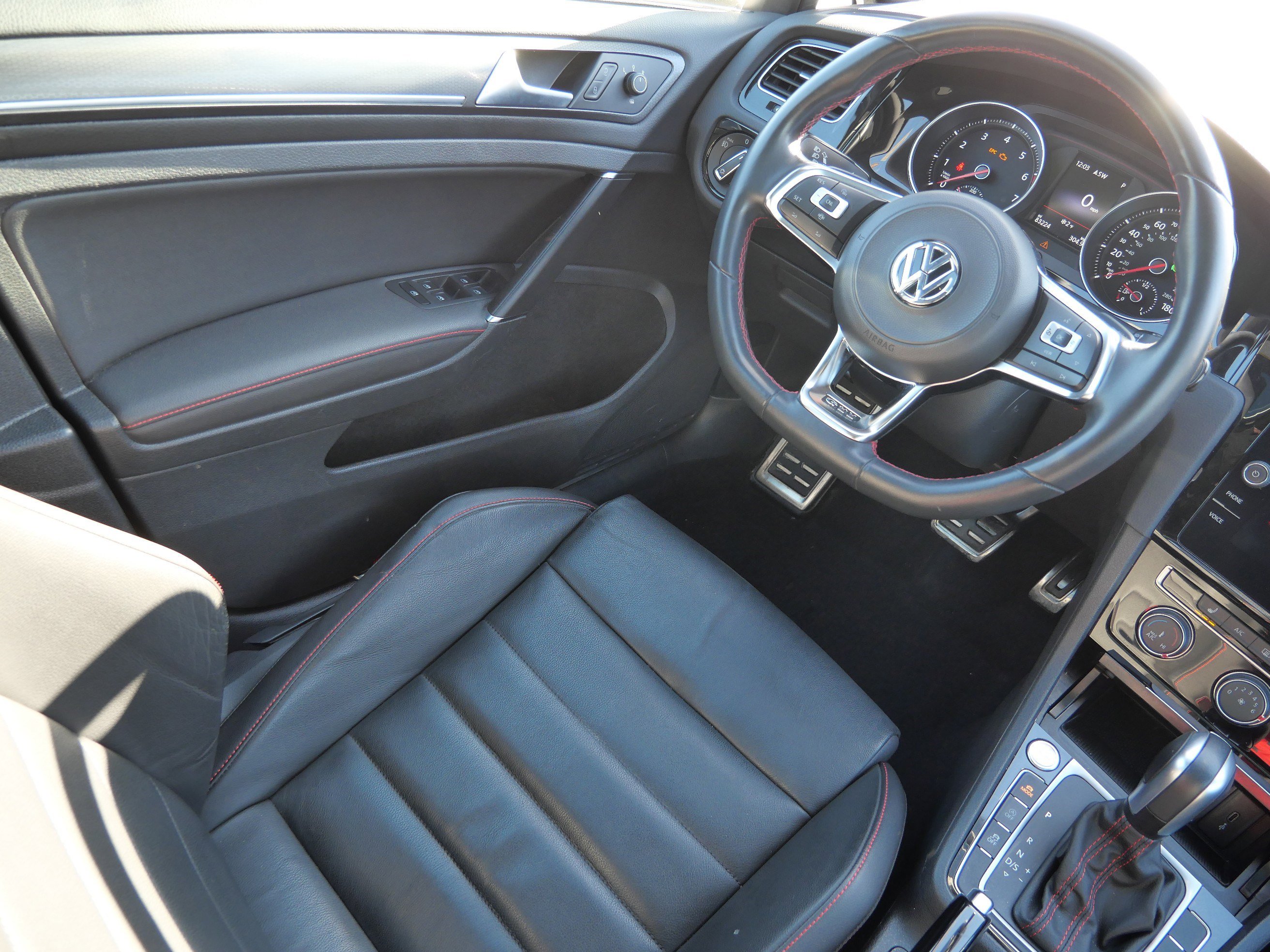 Used 2021 Volkswagen GTI SE image 9