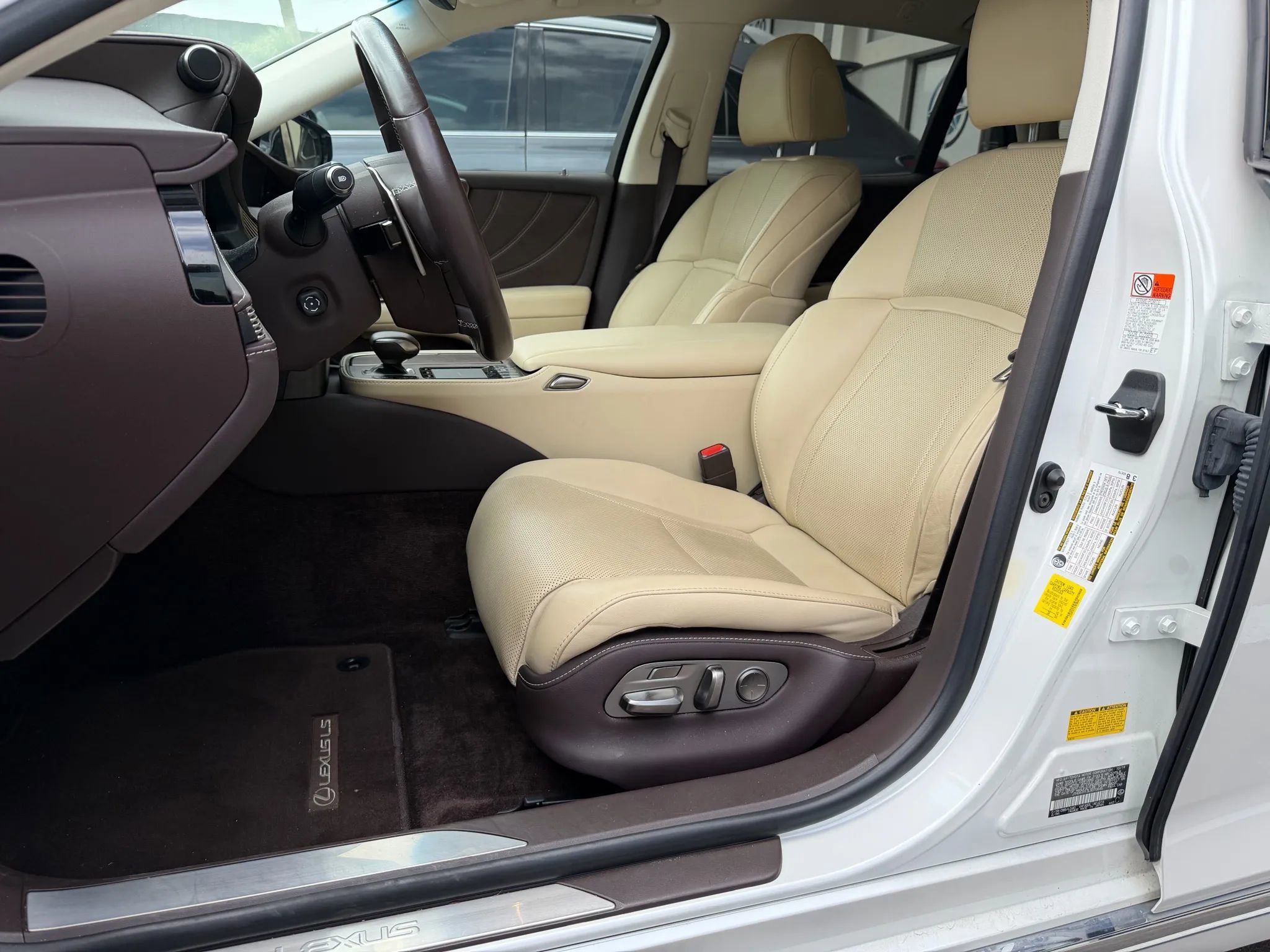 Used 2020 Lexus LS 500 w/ Accessory Package (Z2) image 7