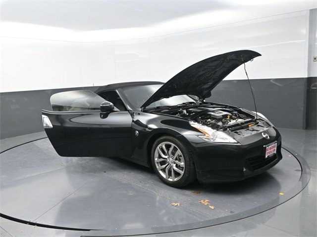Used 2010 Nissan 370Z Touring image 31
