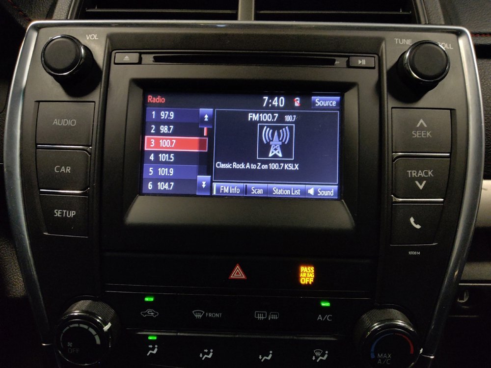 Used 2016 Toyota Camry SE image 25