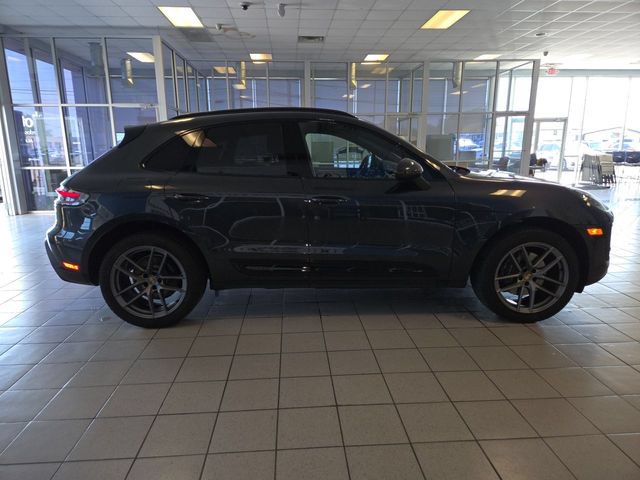 Used 2025 Porsche Macan AWD/4WD image 9