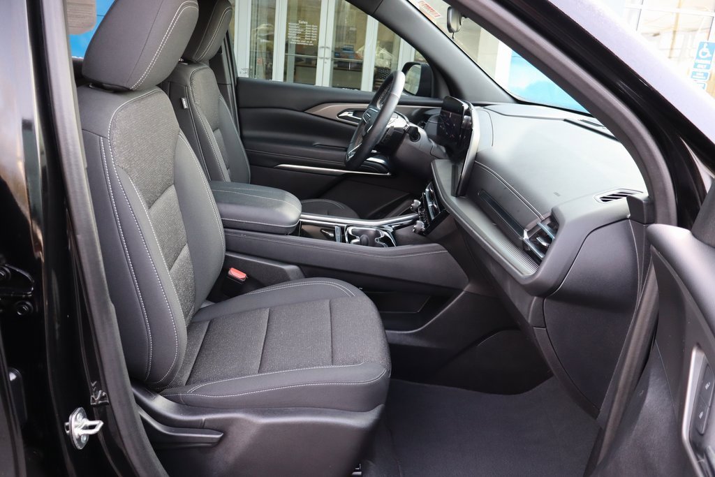 Used 2024 Chevrolet Traverse LS w/ Midnight/Sport Edition image 17