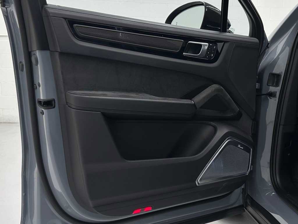 Used 2022 Porsche Cayenne Turbo GT image 23