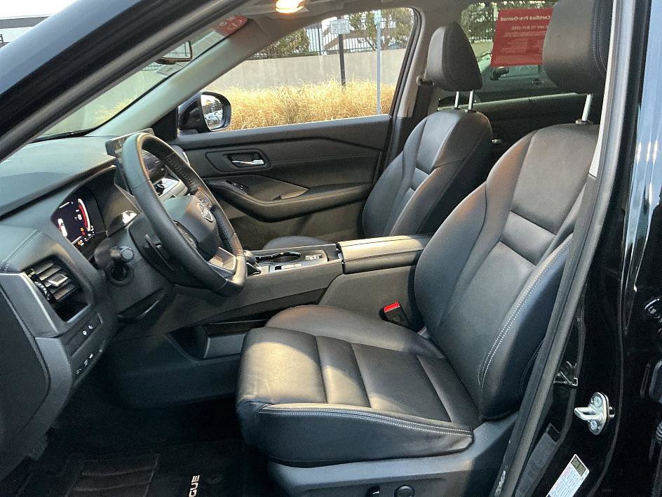 Certified 2025 Nissan Rogue SL w/ Tech Package image 12