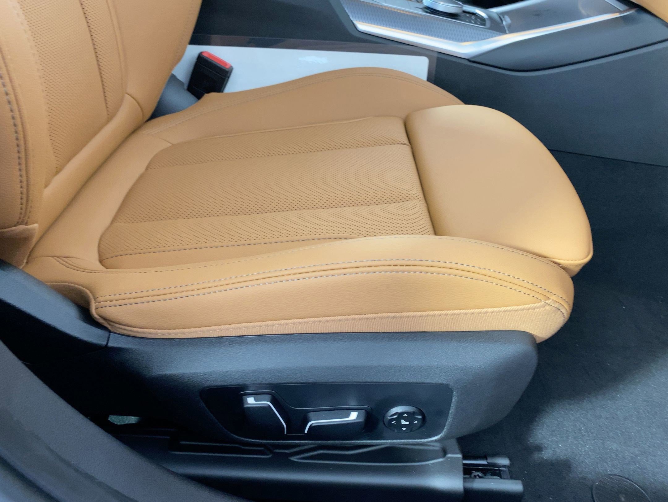 Used 2026 BMW 330i Sedan w/ M Sport Package image 32