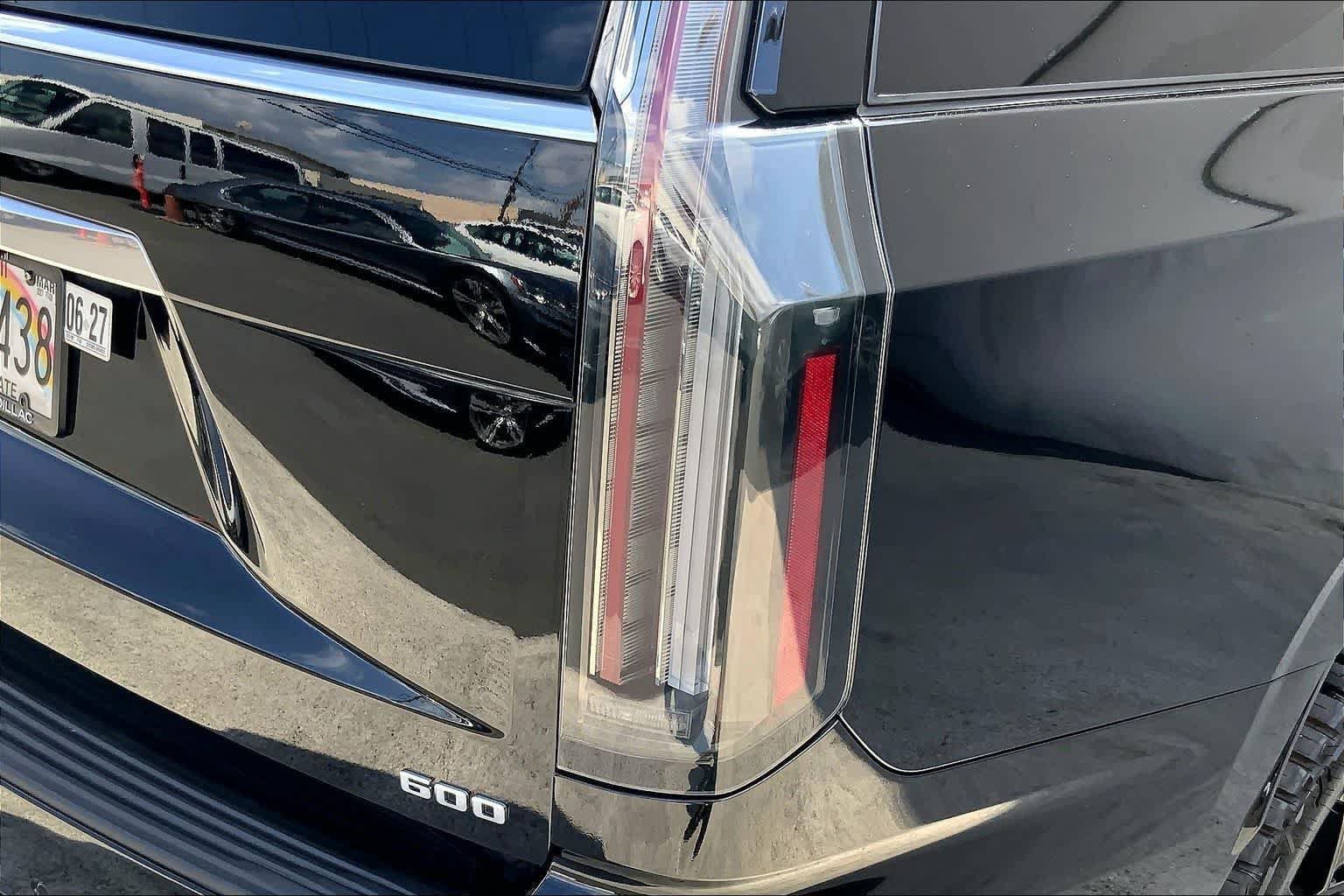 Used 2025 Cadillac Escalade Premium Luxury AWD/4WD image 32