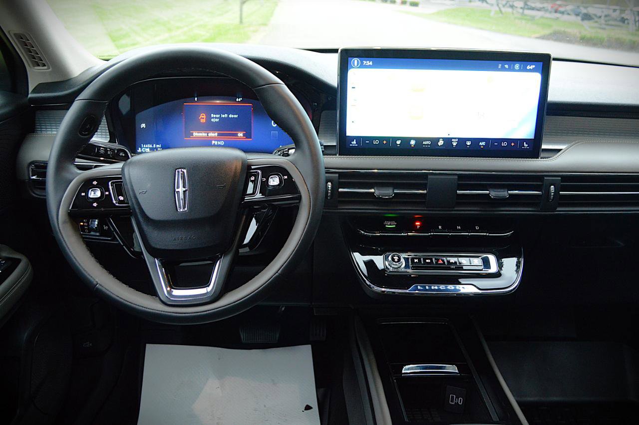 Used 2023 Lincoln Corsair AWD w/ Equipment Group 101A image 19